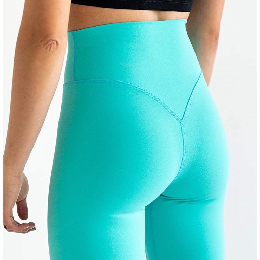SOLD! KAMO FITNESS - High-Waisted Leggings - XS